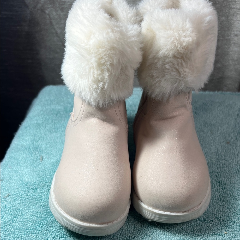 Tahari Girls Faux Fur Lined Boots in blush pink w/ shimmer size 5